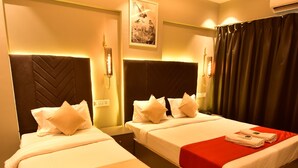 Luxury Triple Room | Hypo-allergenic bedding available, desk, laptop workspace, WiFi (free) - Dhanvantari Hotel (Mumbai)