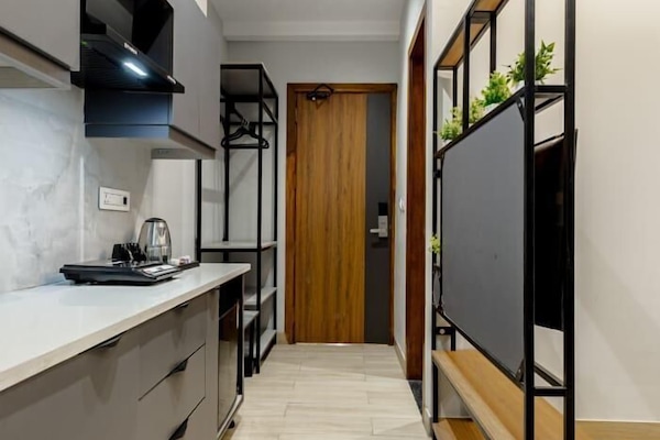 Refrigerador, microondas, parrilla de estufa y lavavajillas