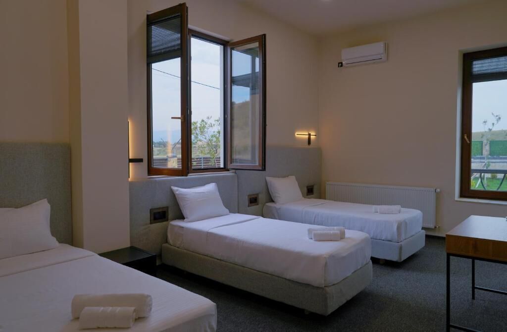 Comfort-Dreibettzimmer, Terrasse, Gartenblick