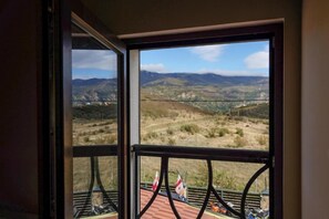 Comfort Double or Twin Room, Mountain View | Interior - Camp Hotel Pura Vida (Tbilisi)