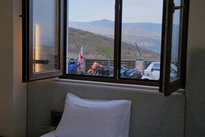 Comfort Triple Room, Patio, Garden View | Interior - Camp Hotel Pura Vida (Tbilisi)