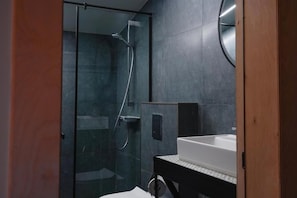 Comfort Double or Twin Room, Mountain View | Bathroom