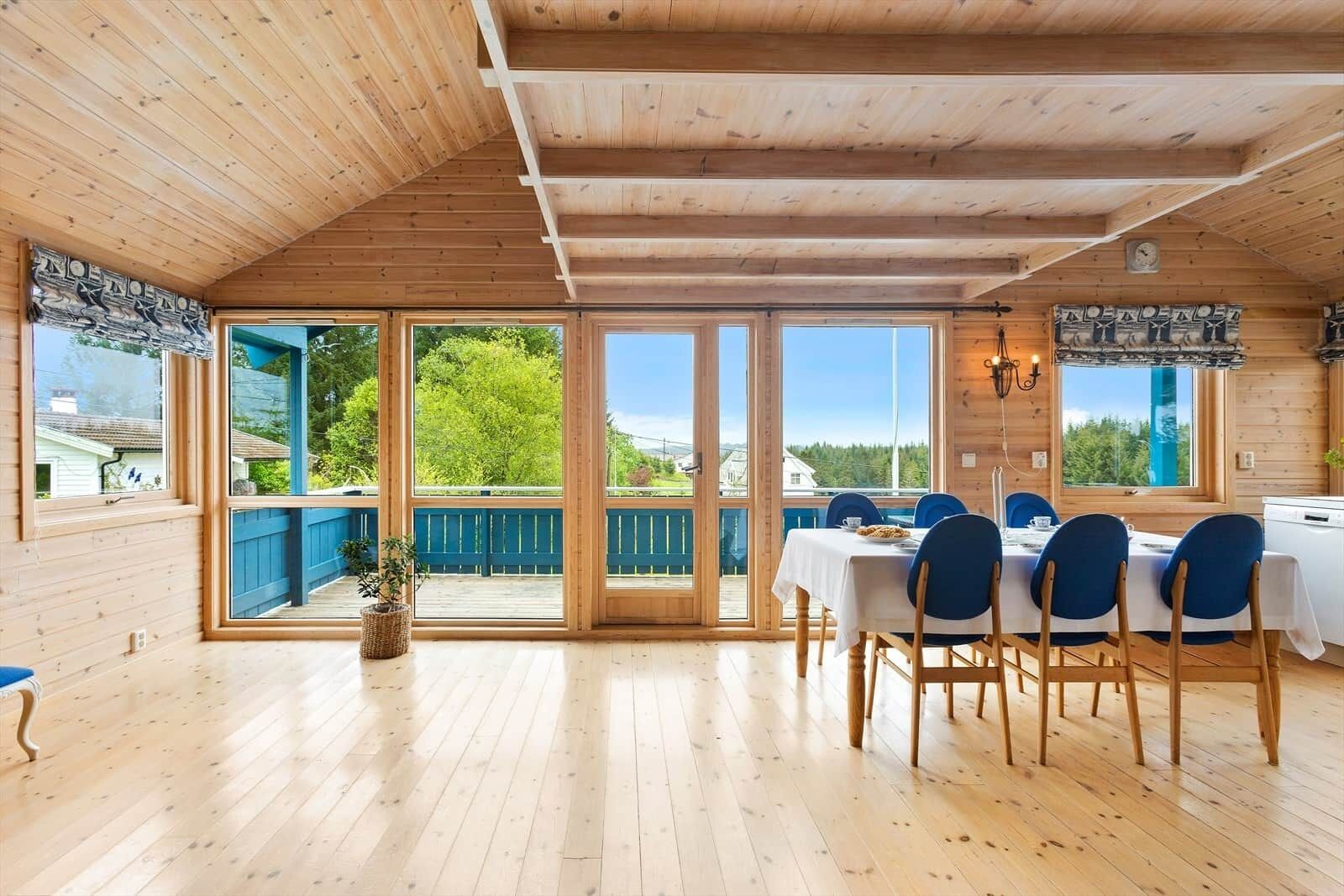 المنشأة من الداخل