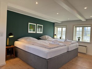 5 bedrooms, travel cot, free WiFi