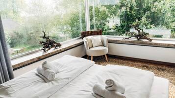 2 bedrooms, iron/ironing board, travel cot, free WiFi