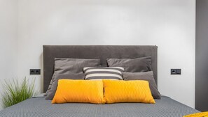 2 habitaciones, tabla de planchar con plancha y cuna de viaje 