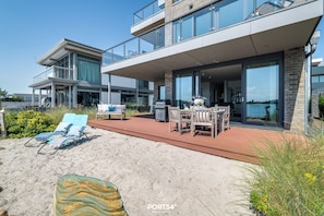 Outdoor dining - Dock 76 Main - First Row, Large Terrace, Sea View, Close to the Beach, EV Chargi (Olpenitz)