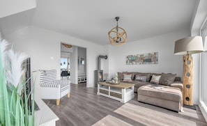 TV, fireplace - But Meere - Infrared Sauna, Fireplace, Whirlpool, Shower, Balcony, Beach Chair (Olpenitz)