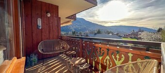 Charming apartment in a very quiet residence with mountain views