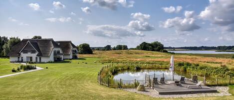 المنطقة المحيطة بالمنشأة