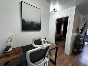 Bügeleisen/Bügelbrett, kostenloses WLAN, Bettwäsche