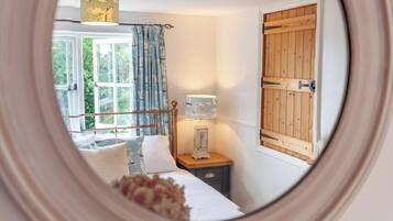 3 bedrooms, iron/ironing board, travel cot, free WiFi