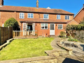 Exterior - Dog-friendly cottage in charming village, with country walks and close to coast (Aldborough)
