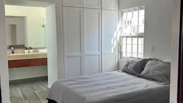 3 bedrooms, iron/ironing board, WiFi (free), bed sheets