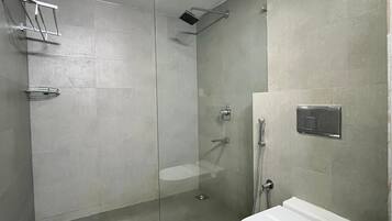 Premium Double or Twin Room | Bathroom | Shower, towels, soap, shampoo