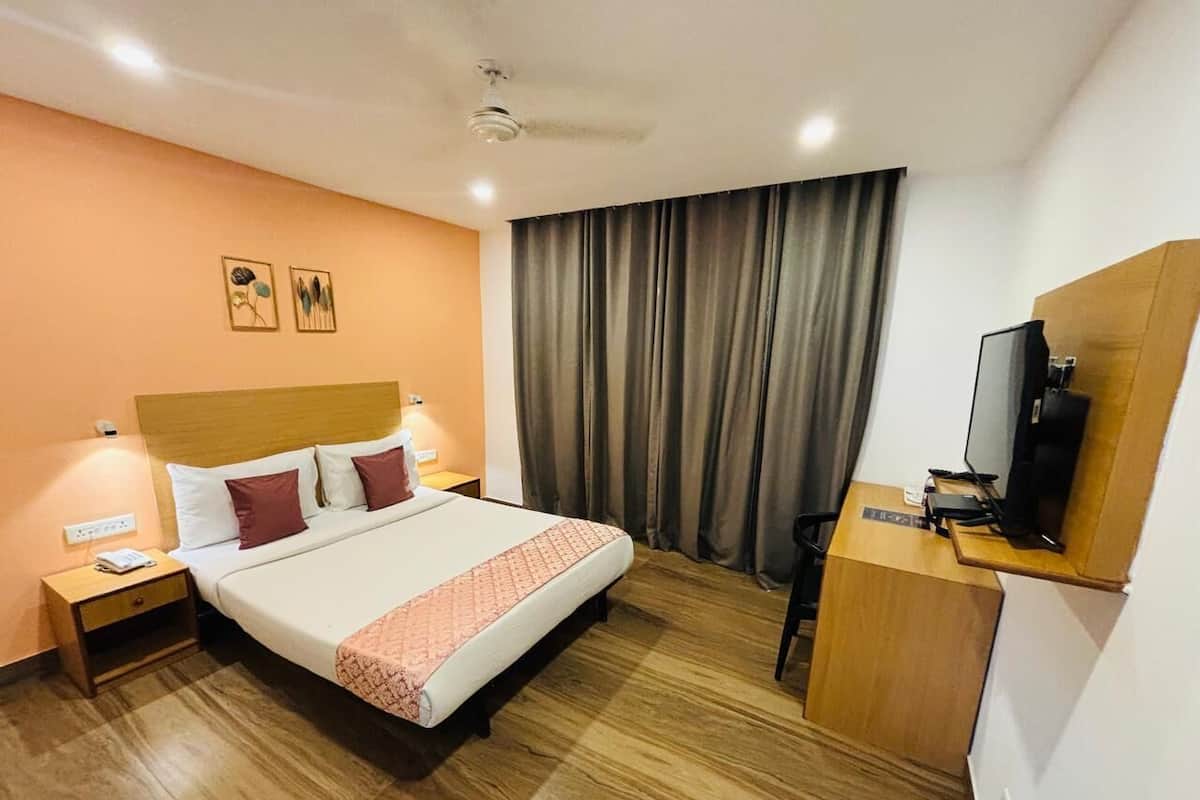 Camera Deluxe con letto matrimoniale o 2 letti singoli | Una scrivania, ferro/asse da stiro, Wi-Fi gratuito