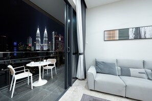 Luxury one bedroom apartment (Petronas Twin Towers View) | Balkon