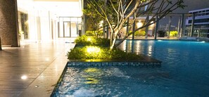 Outdoor pool, open 7:00 AM to 10:00 PM, sun loungers - The Manor Suites KLCC by Moonway (Kuala Lumpur)