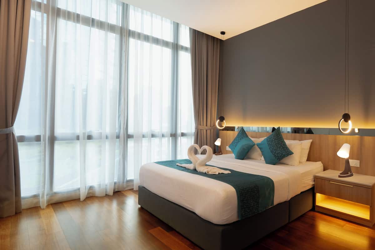 2 bedrooms, Egyptian cotton sheets, premium bedding, down duvets