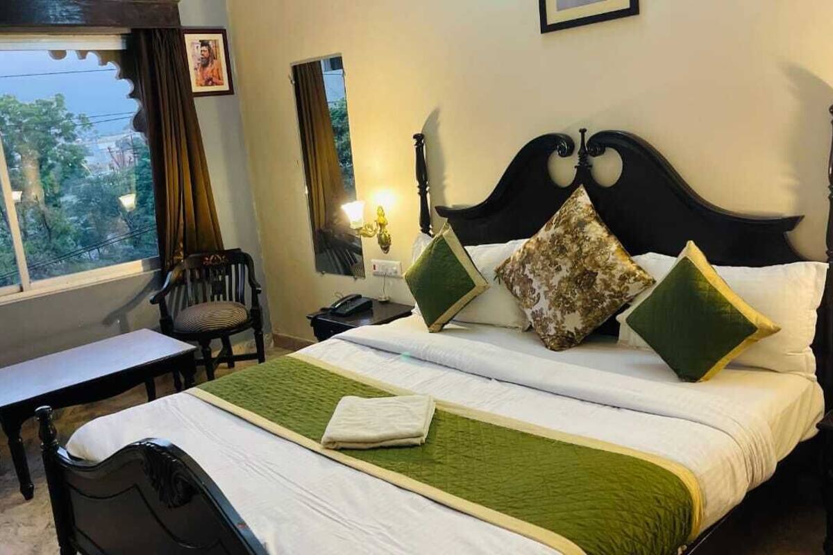 Superior Room | Desk, rollaway beds (surcharge), WiFi (free), bed sheets