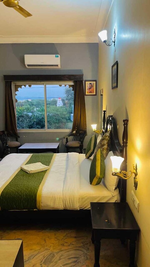 Bureau, lits pliants/supplémentaires, Wi-Fi gratuit, draps fournis