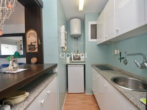 Fridge, microwave, dishwasher, coffee/tea maker