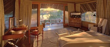 Ropa de cama de alta calidad y minibar con artículos gratuitos