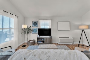 2 bedrooms, travel crib, free WiFi, bed sheets