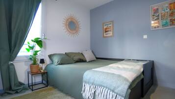 Bureau, fer et planche Ă repasser, lit parapluie, Wi-Fi gratuit