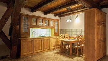 Classic-Apartment | Eigene Küche | Kühlschrank, Herdplatte, Wasserkocher, Kochgeschirr/Geschirr/Besteck