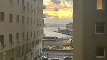 Fassade der Unterkunft – Abend/Nacht