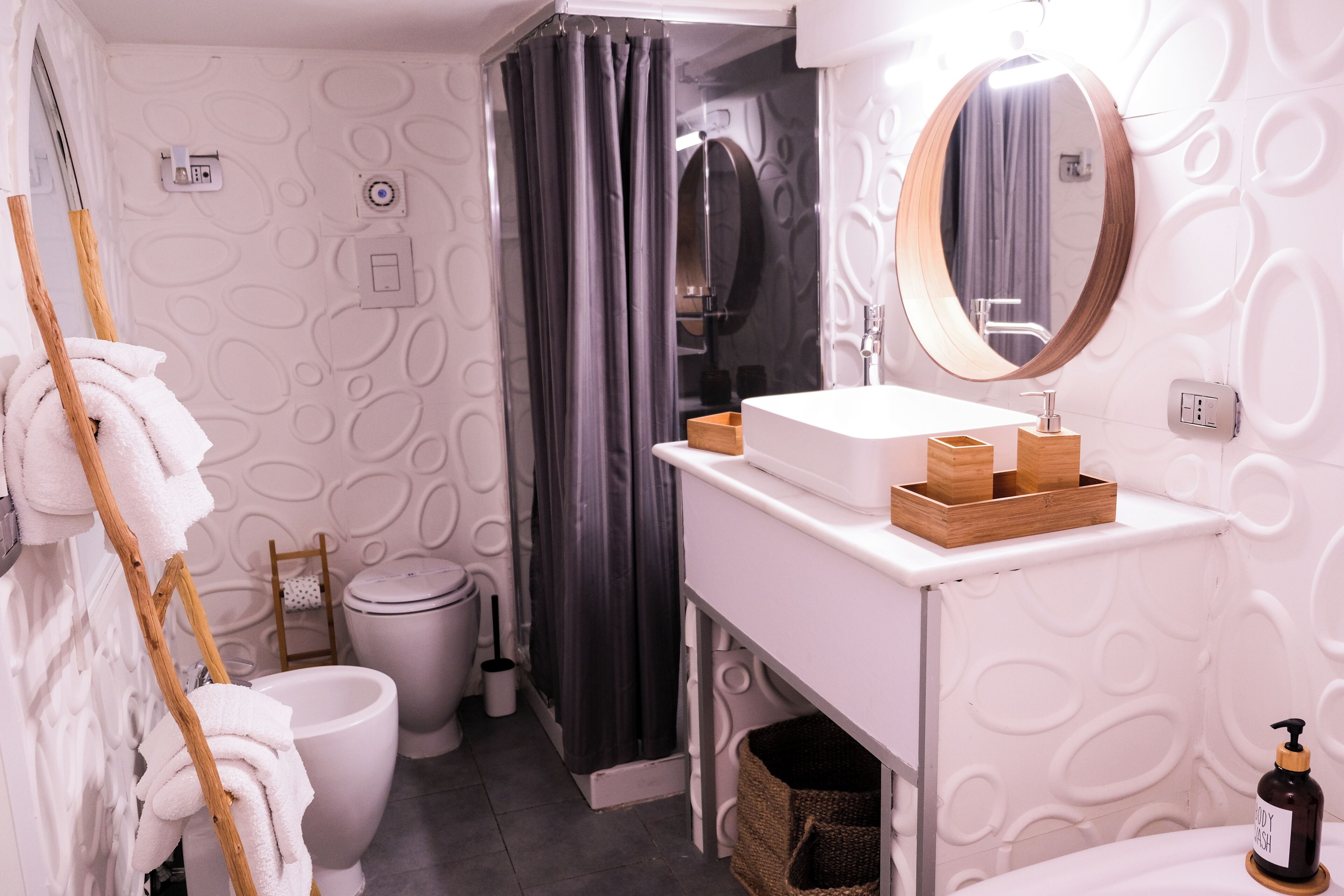 Superior-Maisonette, Hafenblick | Badezimmer | Haartrockner, Hausschuhe, Handtücher, Seife