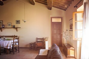 Apartment | Living area | TV - Sassocupo Apartment (Arezzo)