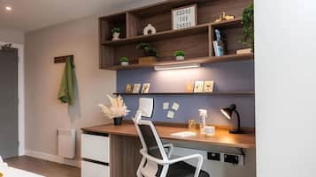 Single Room, Non Smoking | Iron/ironing board, free WiFi