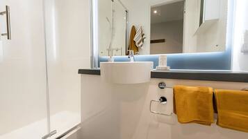 Single Room, Non Smoking | Bathroom