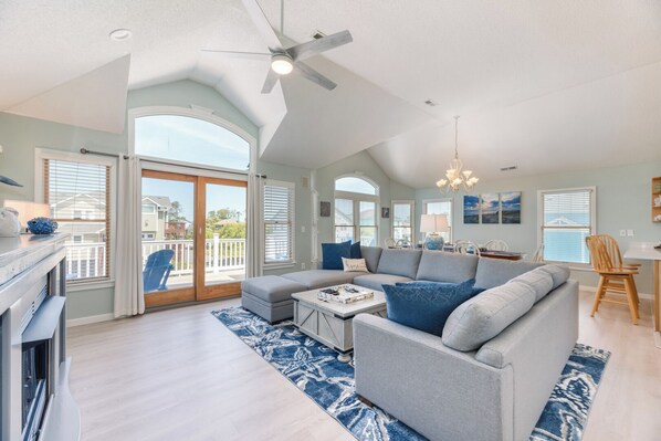 TV, fireplace, DVD player - Parrotdise 7 bedroom home at Ocean Sands (Corolla)