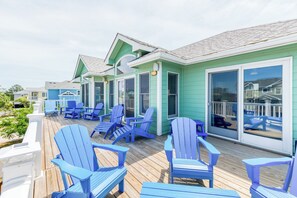 Terrace/patio - Parrotdise 7 bedroom home at Ocean Sands (Corolla)