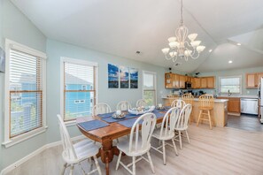 Dining - Parrotdise 7 bedroom home at Ocean Sands (Corolla)