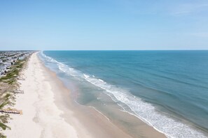 Beach nearby - Parrotdise 7 bedroom home at Ocean Sands (Corolla)