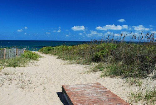 A Beach Escape at Admirals View III 2 Bedroom Condo, Oceanfront Views with Pool Access!