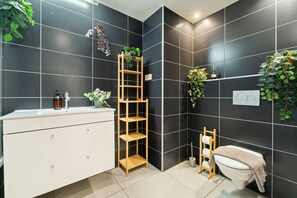 Hårføner, håndklær, såpe og sjampo