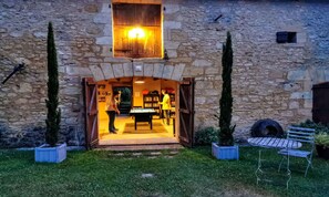 Outdoor dining - La Forge au Banquet, Les Eyzies (Les Eyzies)