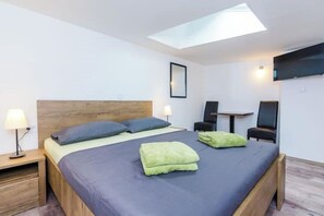 1 habitación, wifi y ropa de cama