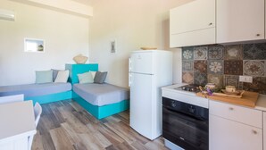 A compact room with a bed, a small kitchenette, and a dining area. - L Ulivo Blu - One-bed 2 With Seaview Balcony -loc (Castellammare del Golfo)
