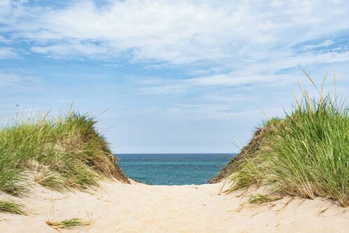 Stylish, Walk to Town and Beach!