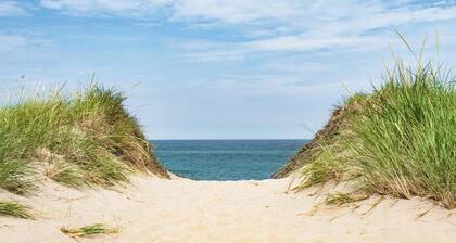 Stylish, Walk to Town and Beach!