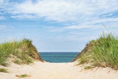 Stylish, Walk to Town and Beach!