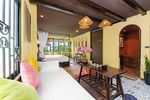 2 bedrooms, desk, WiFi, bed sheets - Central Art Boutique Railside Respite 2bds Washer (Hà Nội)
