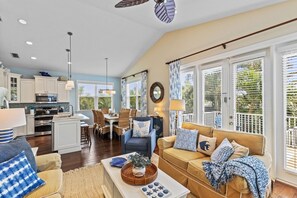 Smart-TV, Videospiele, DVD-Player, Tischtennisplatte