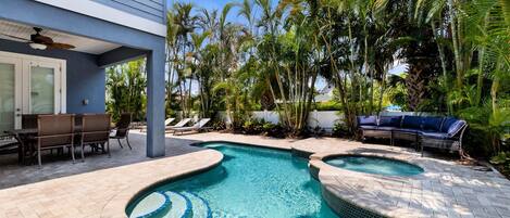 Et oppvarmet basseng